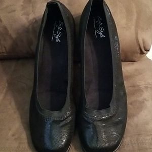 Black Soft style by Hush Puppy flats